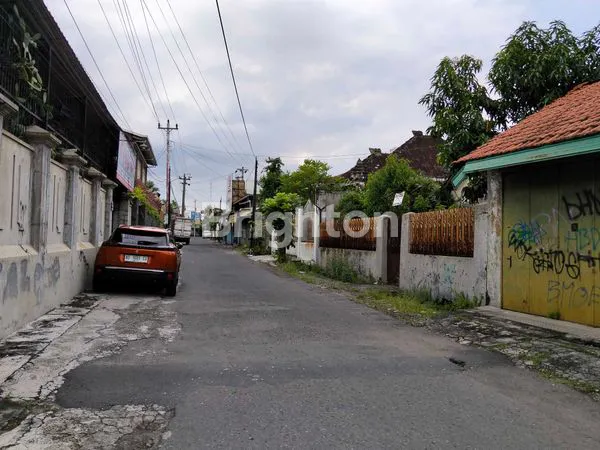 image RUMAH STRATEGIS DI SOLO, DEKAT PASAR GEDE & SHM (4)