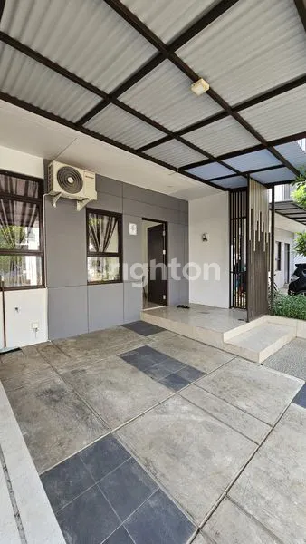 image RUMAH CANTIK 2 LANTAI DI CASTILLA BSD (2)