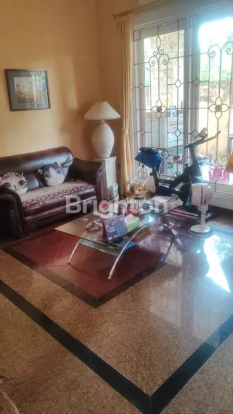 image DI JUAL RUMAH MEWAH DI RENON (7)