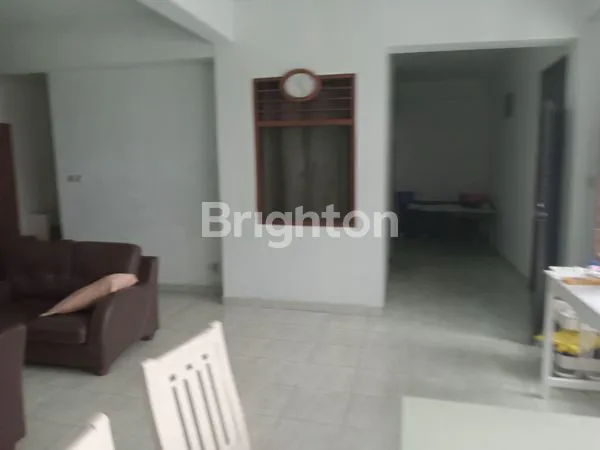 image HUNIAN MODERN 3 LANTAI DENGAN TOKO DI JL. GUNUNG AGUNG (8)