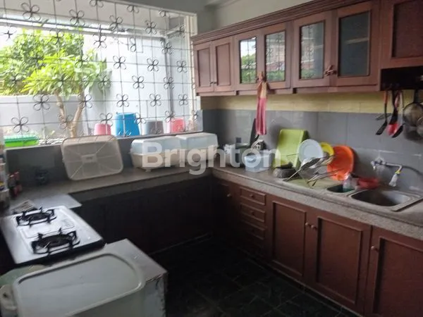 image HUNIAN MODERN 3 LANTAI DENGAN TOKO DI JL. GUNUNG AGUNG (4)