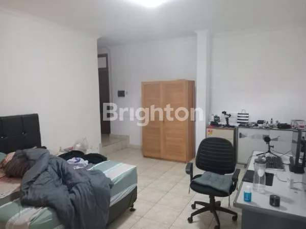 image HUNIAN MODERN 3 LANTAI DENGAN TOKO DI JL. GUNUNG AGUNG (2)