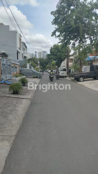 image RUMAH BARU 3 LANTAI  SIAP HUNI BEBAS BANJIR, ADA KAMR DI LANTAI 1, LETAK STRATEGIS ROW JALAN 3 MOBIL, TANJUNG DUREN JAKARTA BARAT (8)