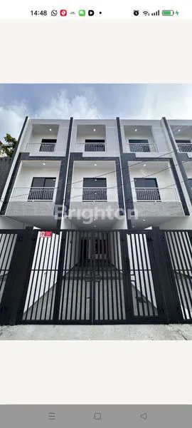 image RUMAH BARU 3 LANTAI  SIAP HUNI BEBAS BANJIR, ADA KAMR DI LANTAI 1, LETAK STRATEGIS ROW JALAN 3 MOBIL, TANJUNG DUREN JAKARTA BARAT (1)