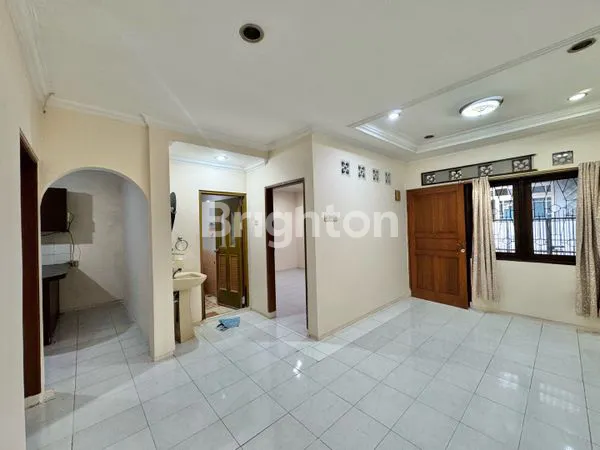 image RUMAH 1.5 LANTAI ROW 1 MOBIL DEKAT MAL CENTRAL PARK DI TANJUNG DUREN JAKARTA BARAT (4)