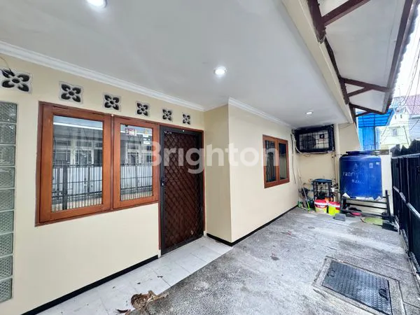 image RUMAH 1.5 LANTAI ROW 1 MOBIL DEKAT MAL CENTRAL PARK DI TANJUNG DUREN JAKARTA BARAT (1)