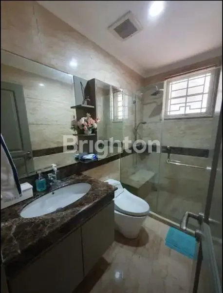 image RUMAH MEWAH DI LIPPO KARAWACI CENTRAL (6)