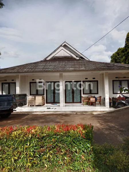 RUMAH DENGAN LAHAN YANG LUAS COCOK BUAT USAHA DI CIWIDEY BANDUNG