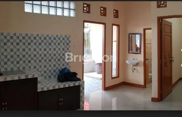 image DIJUAL RUMAH LENGKAP DENGAN KIOS BISA LANGSUNG BUAT BUKA USAHA LOKASI STRATEGI SERPONG BSD TANGERANG SELATAN (3)