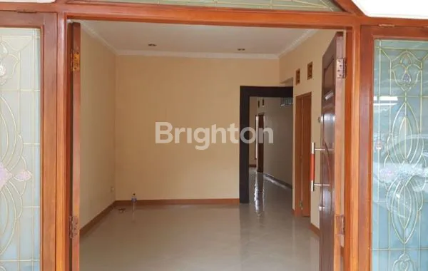 image DIJUAL RUMAH LENGKAP DENGAN KIOS BISA LANGSUNG BUAT BUKA USAHA LOKASI STRATEGI SERPONG BSD TANGERANG SELATAN (1)