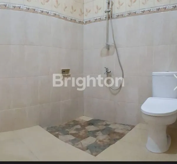 image DIJUAL RUMAH LENGKAP DENGAN KIOS BISA LANGSUNG BUAT BUKA USAHA LOKASI STRATEGI SERPONG BSD TANGERANG SELATAN (4)