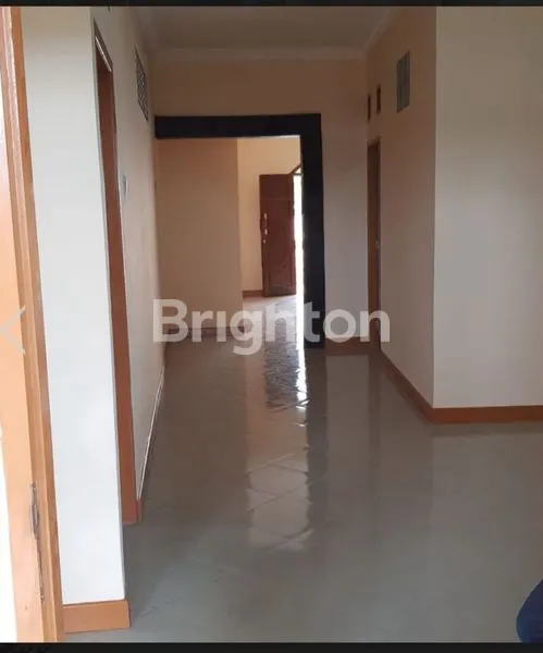 image DIJUAL RUMAH LENGKAP DENGAN KIOS BISA LANGSUNG BUAT BUKA USAHA LOKASI STRATEGI SERPONG BSD TANGERANG SELATAN (2)