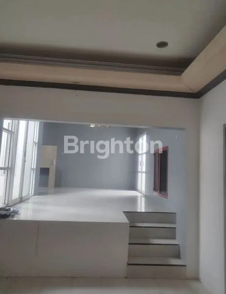 image DISEWAKAN RUMAH BESAR 165 M² DEKAT DENGAN UNIVERSITAS MULAWAMAN , LOKASI STRATEGIS (3)