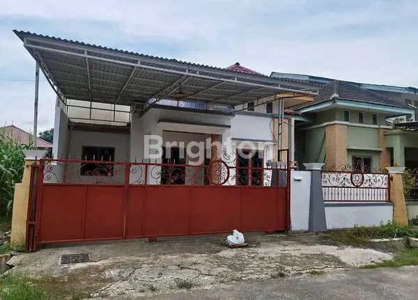 image DISEWAKAN RUMAH BESAR 165 M² DEKAT DENGAN UNIVERSITAS MULAWAMAN , LOKASI STRATEGIS (1)