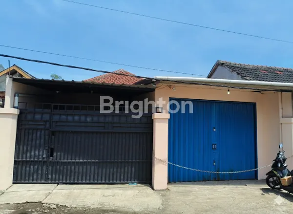 image DIJUAL RUMAH LENGKAP DENGAN KIOS BISA LANGSUNG BUAT BUKA USAHA LOKASI STRATEGI SERPONG BSD TANGERANG SELATAN (8)