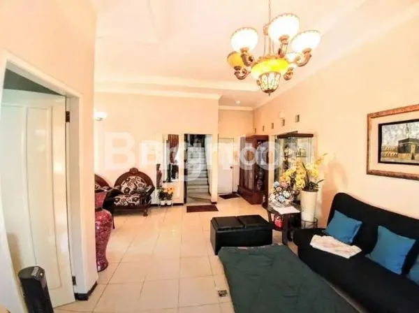 image RUMAH MEWAH 2 LT HOOK SEMI FURNISHED  DESIGN TROPICAL MODERN LUAS DAN ASRI DI AREA SUHAT KOTA MALANG (2)