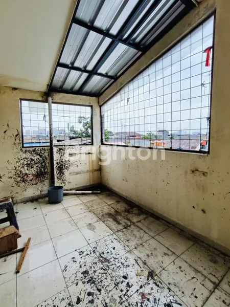 image DIJUAL CEPAT – RUMAH 2,5 LANTAI SIAP USAHA & HUNIAN | KEMAYORAN (3)