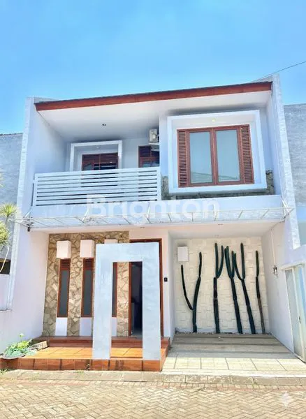 image DIJUAL RUMAH VILLA 2 LANTAI FULL FURNISHED AREA BATU TENGAH KOTA STRATEGIS POTENSI CUAN SIAP HUNI SIAP DI SEWAKAN DEKAT ALUN ALUN BATU (1)