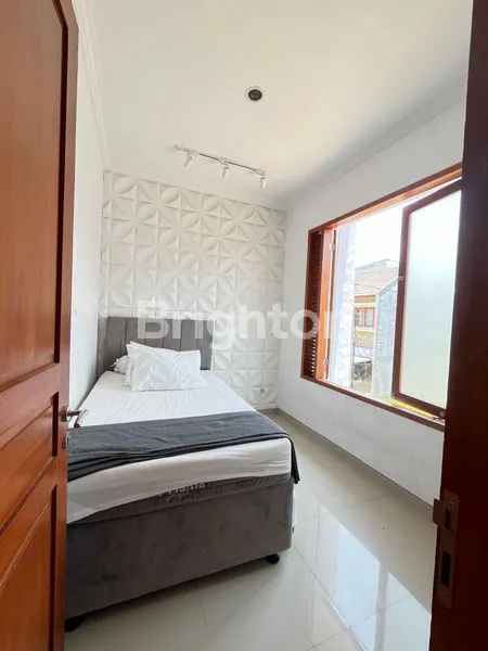 image DIJUAL RUMAH VILLA 2 LANTAI FULL FURNISHED AREA BATU TENGAH KOTA STRATEGIS POTENSI CUAN SIAP HUNI SIAP DI SEWAKAN DEKAT ALUN ALUN BATU (7)