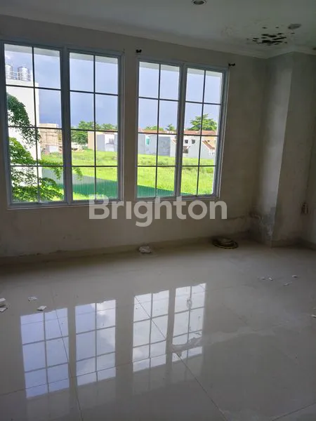 image RUMAH MEWAH SIAP HUNI DI WATERFRONT CITY,TANJUNG BUNGA (4)