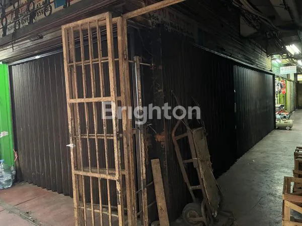 TOKO HOEK STRATEGIS DI GLODOK, DEKAT LTC, 1,58M