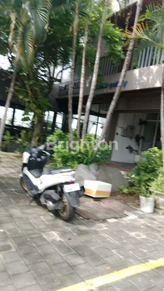 image RUKO PINGGIR JALAN BERAWA AREA RAMAI REKOMEND UNTUK MEMBANGUN BISNIS (3)