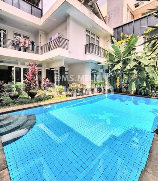 image RUMAH KEMANG 2 LANTAI, GAYA AMERICAN CLASSIC & KOLAM RENANG (5)