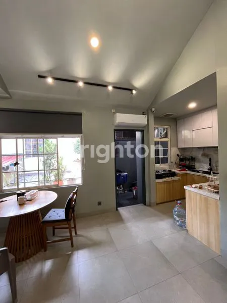 image RUMAH MODERN TOWNHOUSE SIAP HUNI LIPPO KARAWACI (5)
