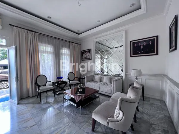 image RUMAH KEMANG 2 LANTAI, GAYA AMERICAN CLASSIC & KOLAM RENANG (7)