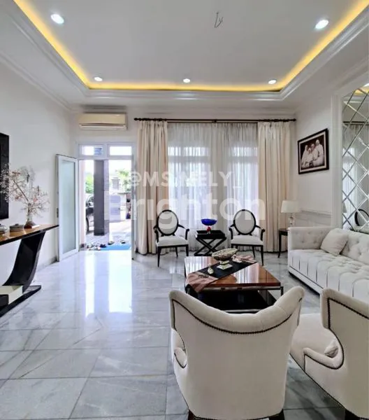 image RUMAH KEMANG 2 LANTAI, GAYA AMERICAN CLASSIC & KOLAM RENANG (8)