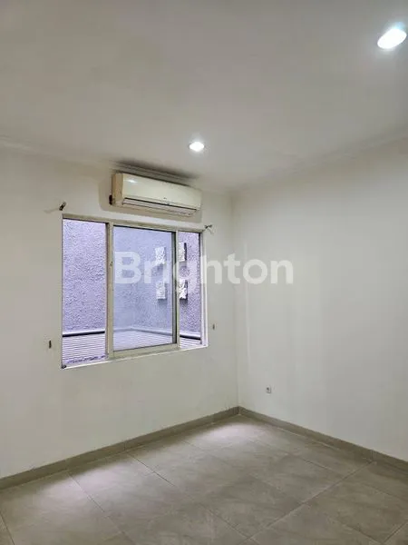 image RUMAH SIAP HUNI, HADAP SELATAN DI LIPPO KARAWACI (2)