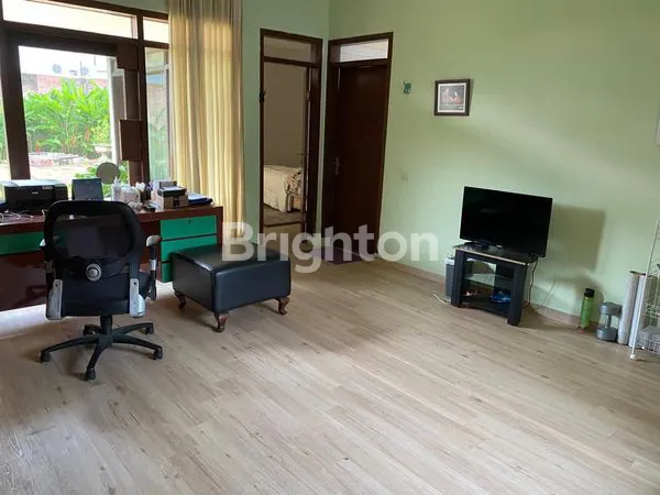 image RUMAH POJOK PRESTISIUS, LAHAN BESAR 1006M² DI KEMANG (5)