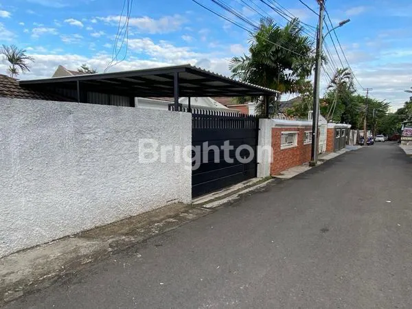image RUMAH POJOK PRESTISIUS, LAHAN BESAR 1006M² DI KEMANG (1)