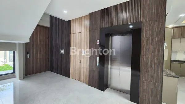 image RUMAH BARU MODERN MINIMALIS DENGAN PRIVATE LIFT WOODLAND CITRALAND  (6)