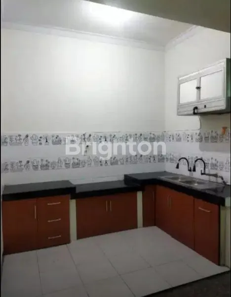 image RUMAH MEWAH TINGKAT 2 STRATEGIS DI TENGAH KOTA DEKAT INDO GROSIR (4)