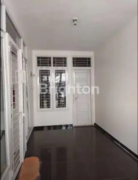 image RUMAH MEWAH TINGKAT 2 STRATEGIS DI TENGAH KOTA DEKAT INDO GROSIR (2)