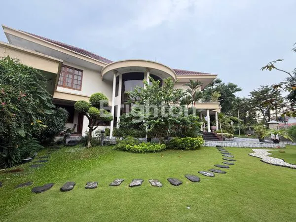 image RUMAH HOOK TERAWAT DI DARMO HARAPAN REGENCY! LOKASI STRATEGIS DEKAT KOMERSIAL AREA DAN PAKUWON MALL! (8)