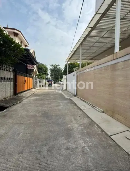 image RUMAH BARU DI HOOK 3LANTAI SIAP HUNI DI KELAPA GADING. (2)