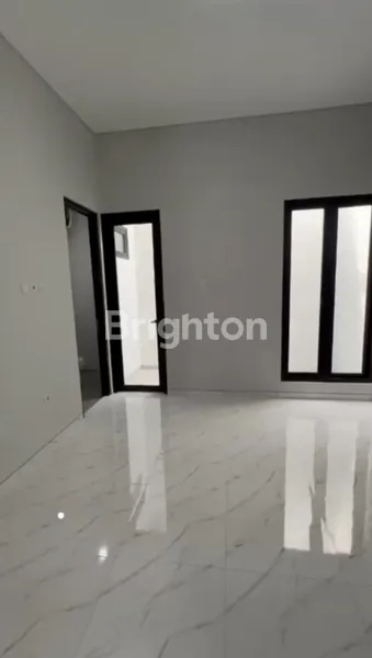 image RUMAH MINIMALIS 2 LANTAI KUTISARI INDAH UTARA (2)