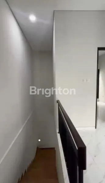 image RUMAH MINIMALIS 2 LANTAI KUTISARI INDAH UTARA (4)