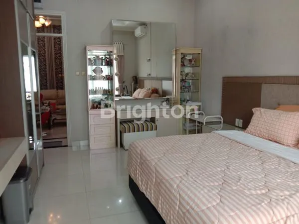 image RUMAH SIAP HUNI DI PIK, DESAIN MODERN, PRIVATE SWIMMING POOL & FASILITAS LENGKAP (4)