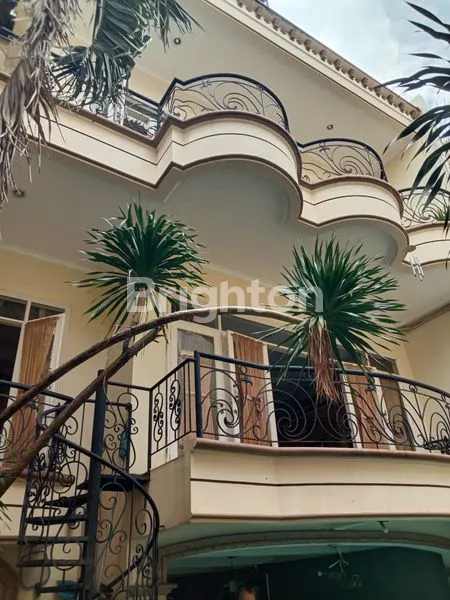 image RUMAH SIAP HUNI DI PIK, DESAIN MODERN, PRIVATE SWIMMING POOL & FASILITAS LENGKAP (1)