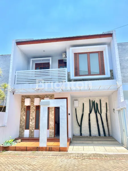 image VILLA 2 LANTAI DIJUAL FULL FURNISHED DI KUSUMA PESANGGRAHAN KOTA BATU (1)