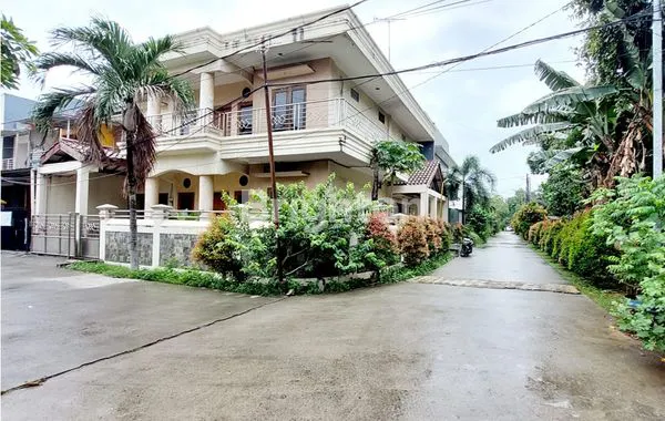 image RUMAH STRATEGIS LT 200M² DI CENGKARENG INDAH, DEKAT TOL (1)