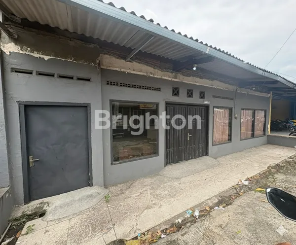 RUMAH USAHA DI NOL JALAN, SURABAYA SELATAN