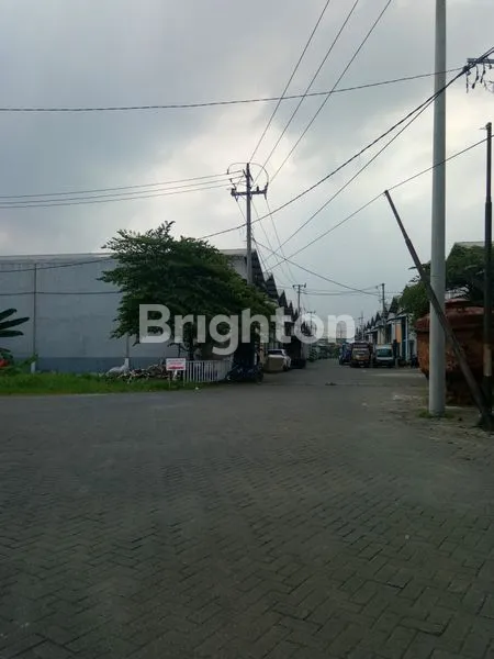 image GUDANG SIAP HUNI, TERAWAT, TETLETAK DI PERGUDANGAN MEIKO ABADI V, BUDURAM, SIDOARJO (1)