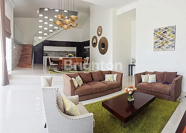 image VILLA MEWAH TROPIS MODERN BERTINGKAT DI JIMBARAN (7)