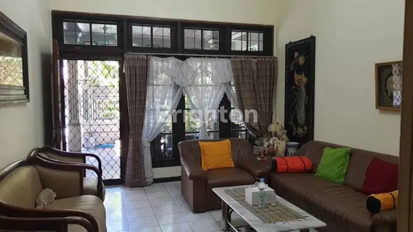 image RUMAH SECOND TERAWAT DHARMAHUSADA STRATEGIS PUSAT KOTA, DEKAT KE JALAN RAYA, DEKAT KAMPUS UNAIR DAN GALAXY MALL  (3)