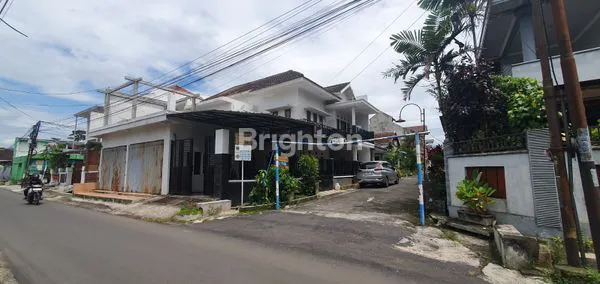 image DIJUAL RUMAH HOOK 2 LANTAI LUAS PLUS TOKO LUAS AREA CANDIRENGGO SINGOSARI KABUPATEN MALANG (2)