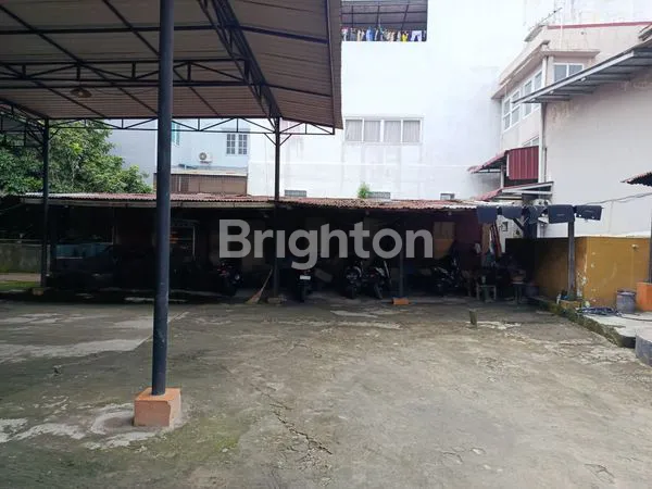 image TANAH DAN RUMAH STRATEGIS DI PINGGIR JALAN (4)